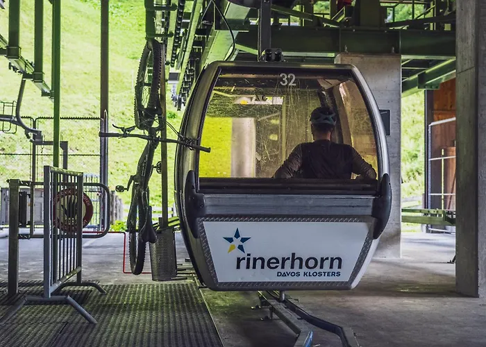 Berghostel Rinerhorn By Mountain *